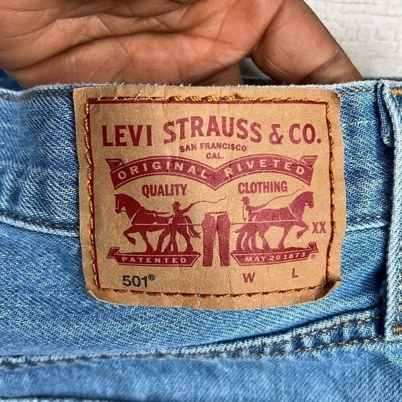 LEVI'S 501 Distressed Destroy Cut-off Jean Shorts Size 31 Button Fly Front Blue - Picture 13 of 17